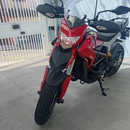 DUCATI HYPERSTRADA 821 